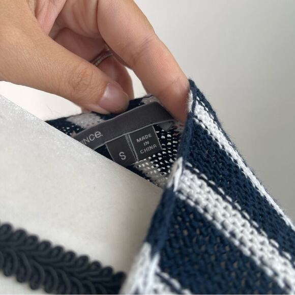 Vince striped linen blue V neck sweater‎ size small - Picture 7 of 7